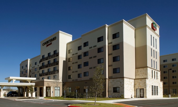 Far North Central Hotel | Courtyard by Marriott San Antonio Six Flags at The Rim
