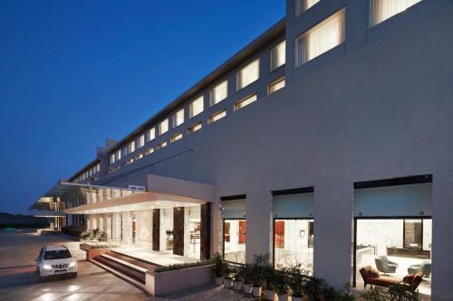 Bilaspur Hotel | Courtyard by Marriott Bilaspur