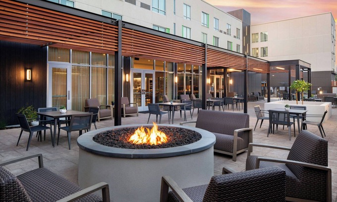 Clovis Hotel | Courtyard by Marriott Fresno Clovis