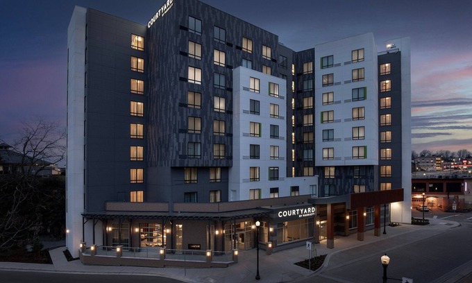Regional District of Nanaimo Hotel | Courtyard By Marriott Nanaimo