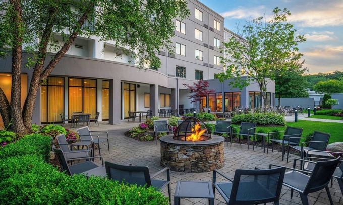 Albion Hotel | Courtyard by Marriott Providence Lincoln