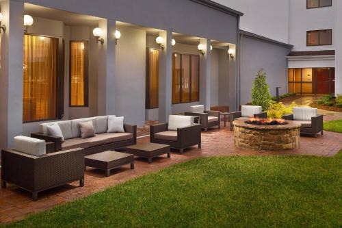 SouthPark Hotel | Courtyard Charlotte SouthPark