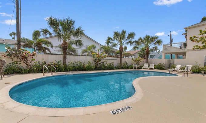 South Padre Island Condo | Courtyard condo with pool only 1/4 block to beach!