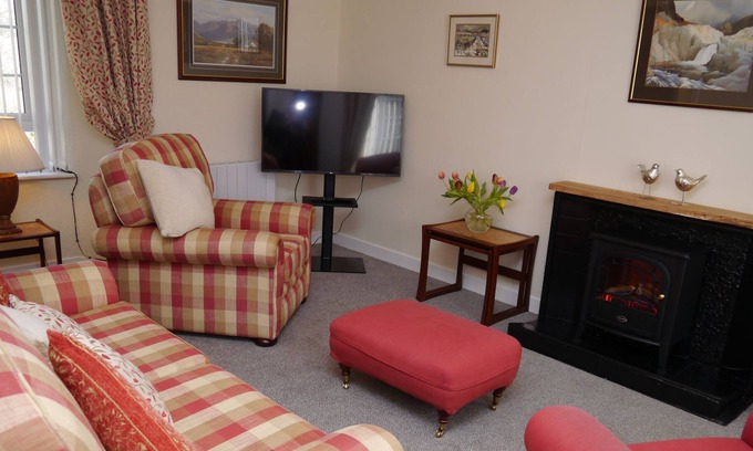 Castle Douglas Cottage | Courtyard Cottage - a cottage that sleeps 4 guests in 2 bedrooms