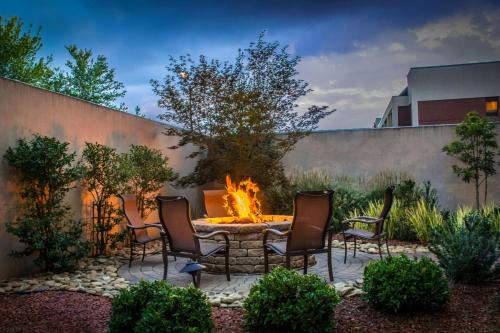 Greensboro Hotel | Courtyard Greensboro Airport
