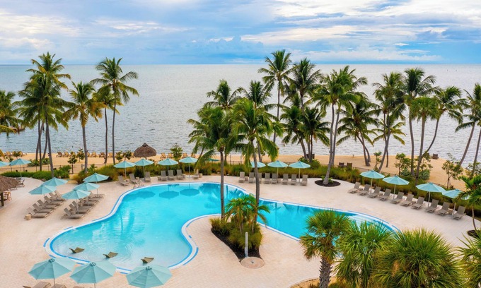 Islamorada Hotel | Courtyard View King Room w/Balcony, Outdoor Pool & Free Parking
