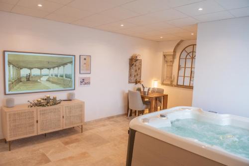 Vezins Bed & Breakfast | Couvent des Cordelières SPA en supplément