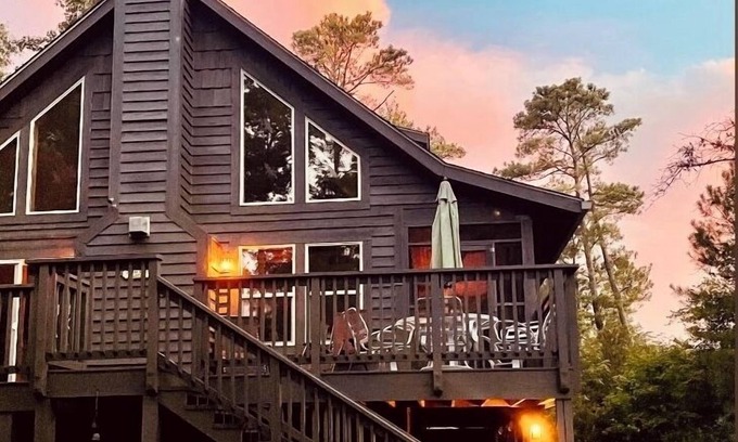 Lusby Cabin | Cove Point Beach Retreat. Fossil Hunting & More. Come Relax & Explore!