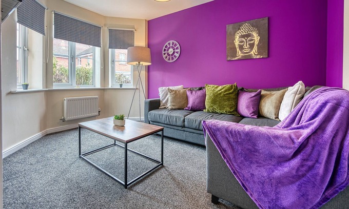 Coventry House | Coventry Contractor Guesthouse w. Parking WIFI & Netflix