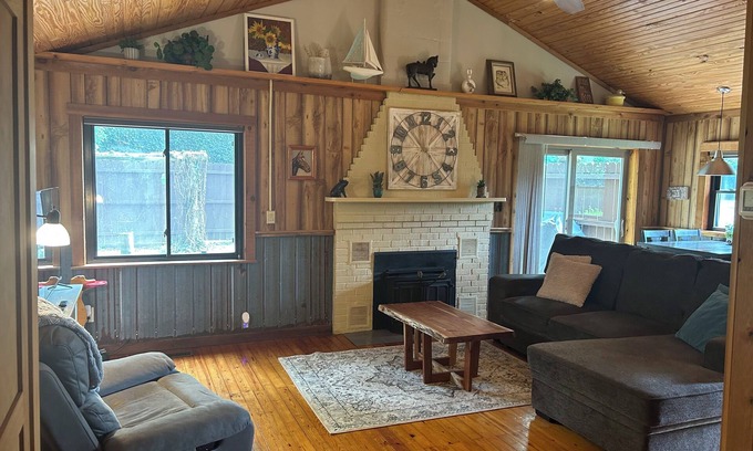 Cuba Cottage | Cowan Lake Hideaway