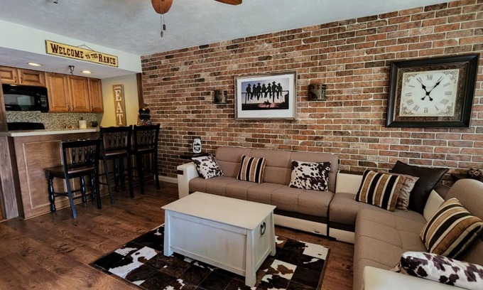 River Ranch Condo | COWBOY FAMILY SUITE! Perfect for Large Groups! 204