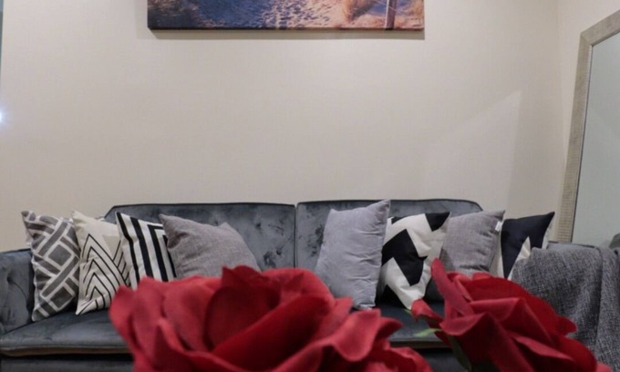Crocker Apartment | Cozi Hideout - 5 Beds 2 sofa beds