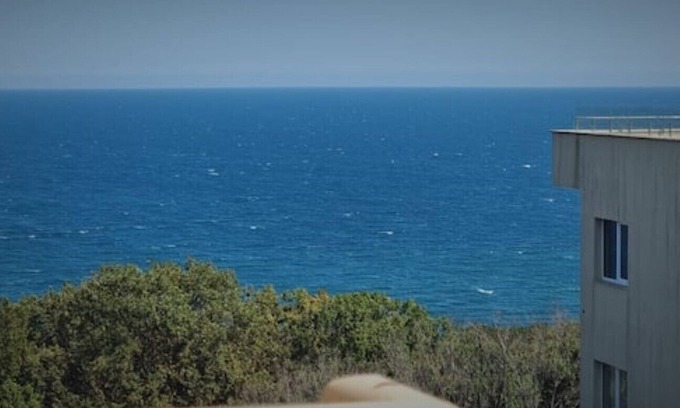Golden Sands Apartment | Cozy 1 bed with sea view & pool
