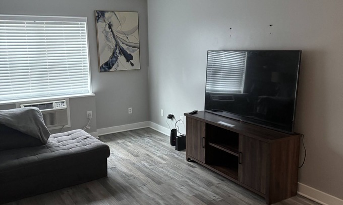 Crabtree Apartment | Cozy 1 bedroom 1 bath with plenty of amenities and attractions