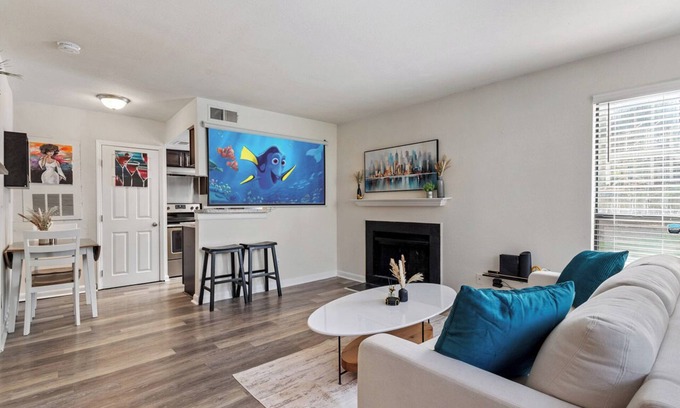 Chapel Hill Apartment | Cozy 1-bedroom apartment with WiFi, gym & TONS of amenities! Here in Chapel Hill