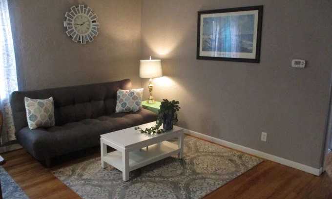 Newton Apartment | Cozy 1-bedroom apartment on square in Newton