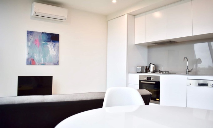 South Melbourne Apartment | Cozy 1-Bedroom Unit in South Melbourne