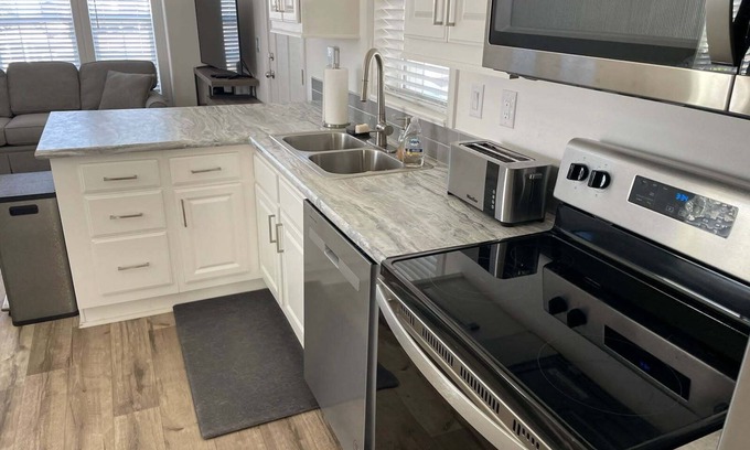 Four Corners House | Cozy 1-bedroom home with AC, pool, club house, and fitness room in Clermont