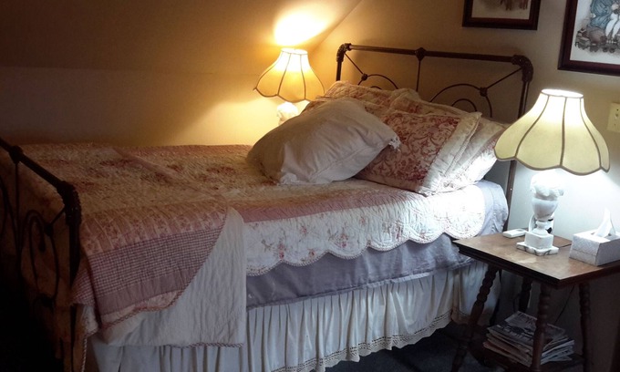 Ledbetter Apartment | Cozy 1-bedroom loft efficiency apartment in tranquil Ledbetter with WiFi, AC