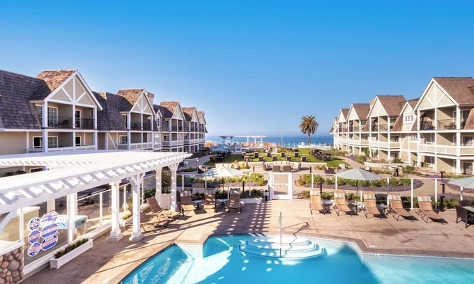 Carlsbad Village Resort | Cozy 1-bedroom resort with WiFi, AC in superb Carlsbad. Walk to clean beach.