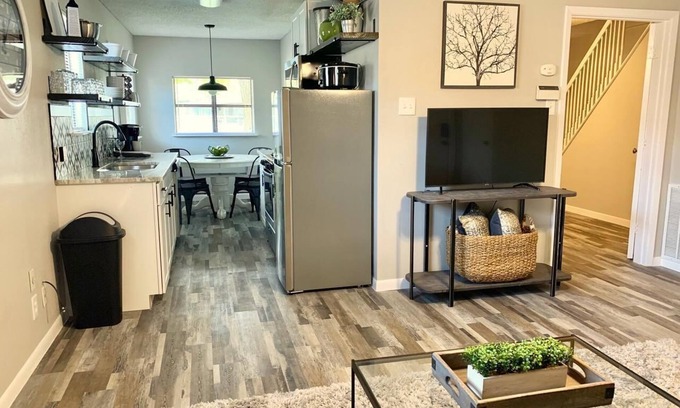 San Antonio House | Cozy 1 Bedroom Suite with Loft Central to SA Atractions