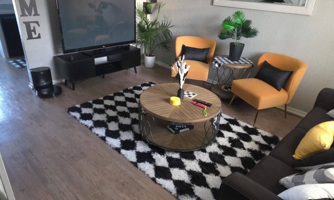 Addison House | Cozy 1-bedroom townhome with AC, WiFi in charming Addison Sleeps 4
