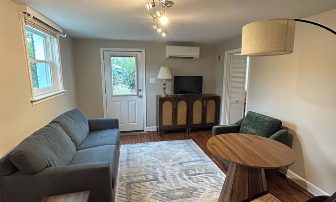 Belmont Apartment | Cozy 1-bedroom apartment in charming Charlottesville with AC, laundry, and wifi