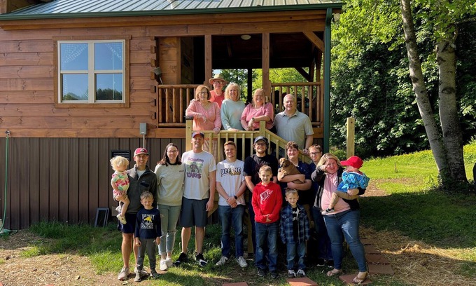 Altamont Cabin | Cozy 1 BR cabin 100 feet from the Linville River near Newland, NC. EV charger