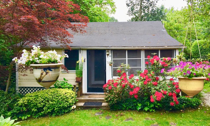 Sonoma Cottage | Cozy 1 BR Cottage 2 Block Stroll to Sonoma Plaza.