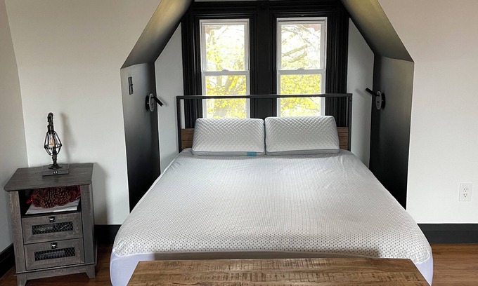 Reading Apartment | Cozy 1-studio apartment, industrial modern in charming Reading with WiFi, AC
