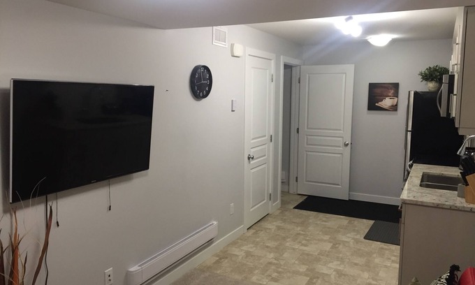 Stonebridge Apartment | Cozy 1bed suite in Stonebridge. 5-star location