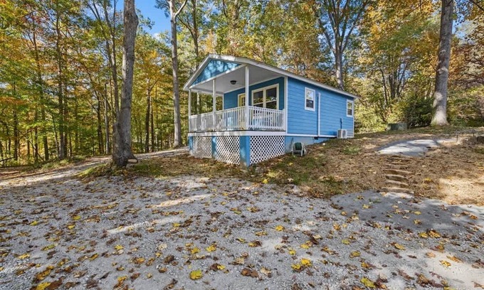 Hendersonville House | Cozy 1BR Cottage w/Firepit | Close to Downtown