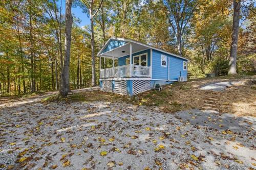 Hendersonville House | Cozy 1BR Cottage with Firepit Close to Downtown