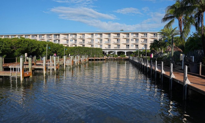 Tavernier Condo | Cozy 1BR in Sanctuary w/Partial Ocean View & Pool
