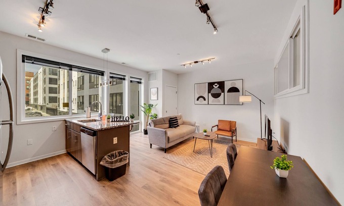 Brewerytown Apartment | Cozy 1Br Suite I Parking I W/d I Pool I Gym