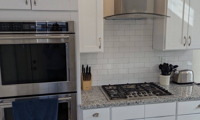 North Cape May House | Cozy 2-bedroom 1 bath cottage in charming North Cape May. Short walk to the bay.