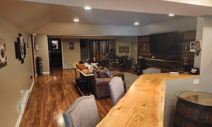 Joffre Apartment | Cozy 2-bedroom apartment in pleasant McDonald with WiFi, AC