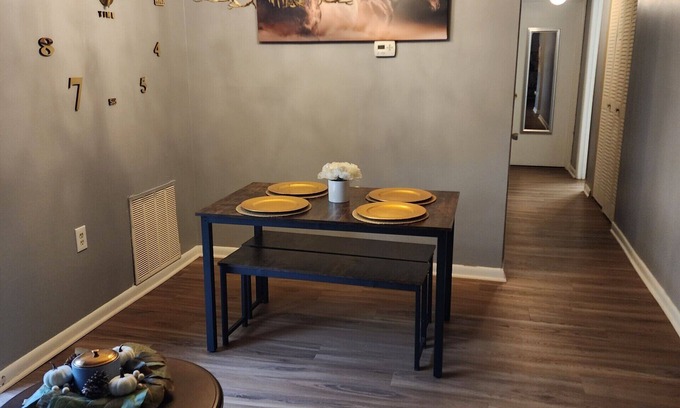 Chapel Hill Condo | Cozy 2 Bedroom Condo 2 Miles from UNC-Chapel Hill