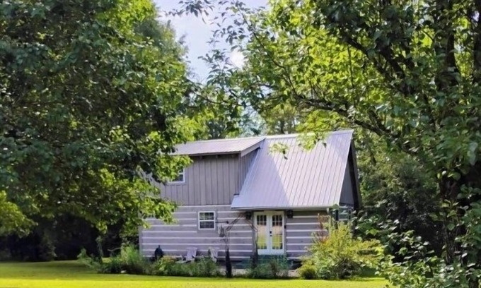 Pisgah Cabin | Cozy 2-bedroom custom cabin