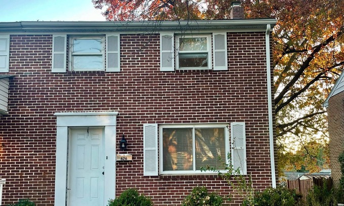Bausman House | Cozy 2-bedroom house in Lancaster - Minutes to center city