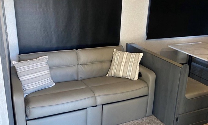 Florence RV Rental | Cozy 2-bedroom RV in a pleasant campground in brilliant Florence with AC, WiFi.