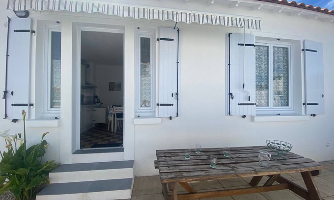 La Tranche-sur-Mer Apartment | Cozy 2-room rental, 600m from beach and shops, with private terrace