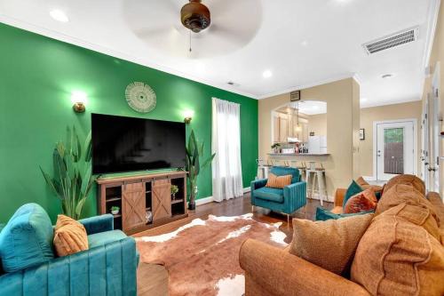 Concord House | Cozy 2B Townhouse - Hot Tub