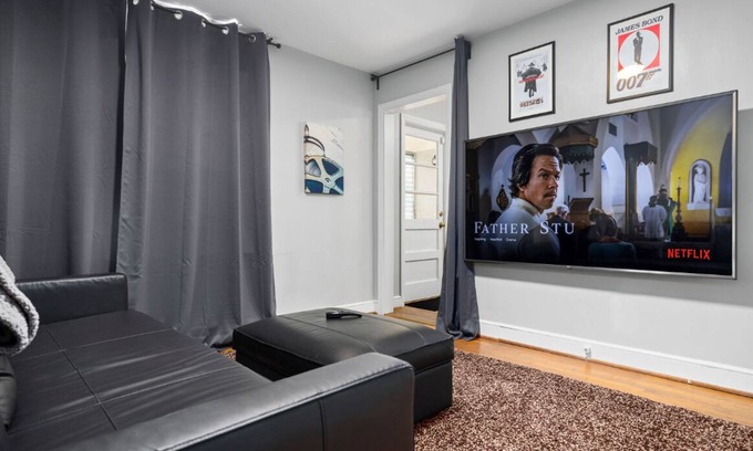 Lindley Park House | Cozy 2bd/1bth +80" TV Movie Room