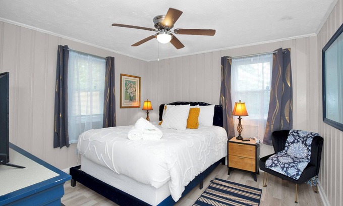 Fayetteville Condo | Cozy 2BDR OasisMin to Med Center, Univ & Downtown