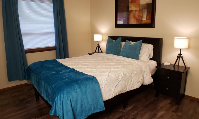 Montgomery House | Cozy 2BR apartment with tons of amenities/Disney+ YouTubeTV FastWiFi/Garage