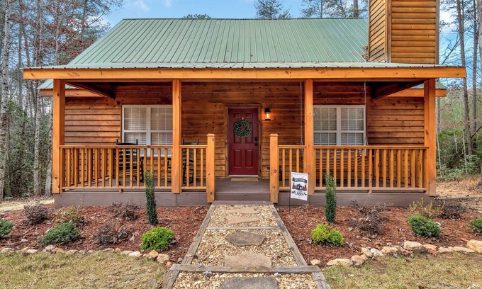 Sautee Nacoochee Cabin | Cozy 2BR Cabin w/Loft & Fire Pit, 5mi Helen GA