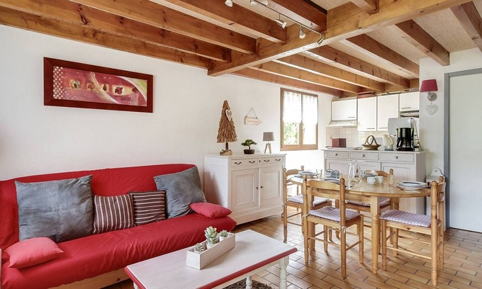 Cauterets Apartment | Cozy 2BR Chalet for 6 with Parking, WiFi, Terrace & Balcony – Close to Ski Lift