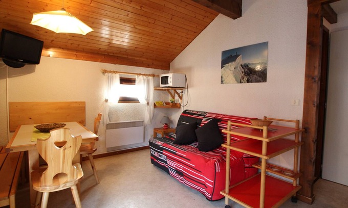 Les Carroz-d'Araches Apartment | Cozy 2BR + Mezzanine for 6, Ski-In/Ski-Out, Balcony, Near Village Center