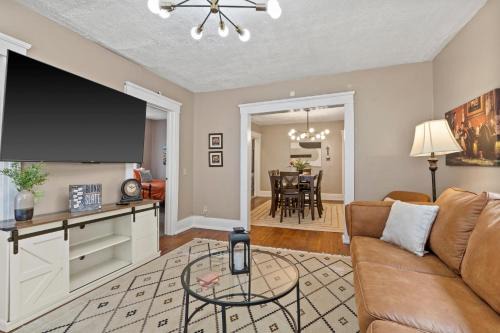 Southside Apartment | Cozy 2BR Near Destiny USA, Syracuse Uni,Zoo & Dtwn
